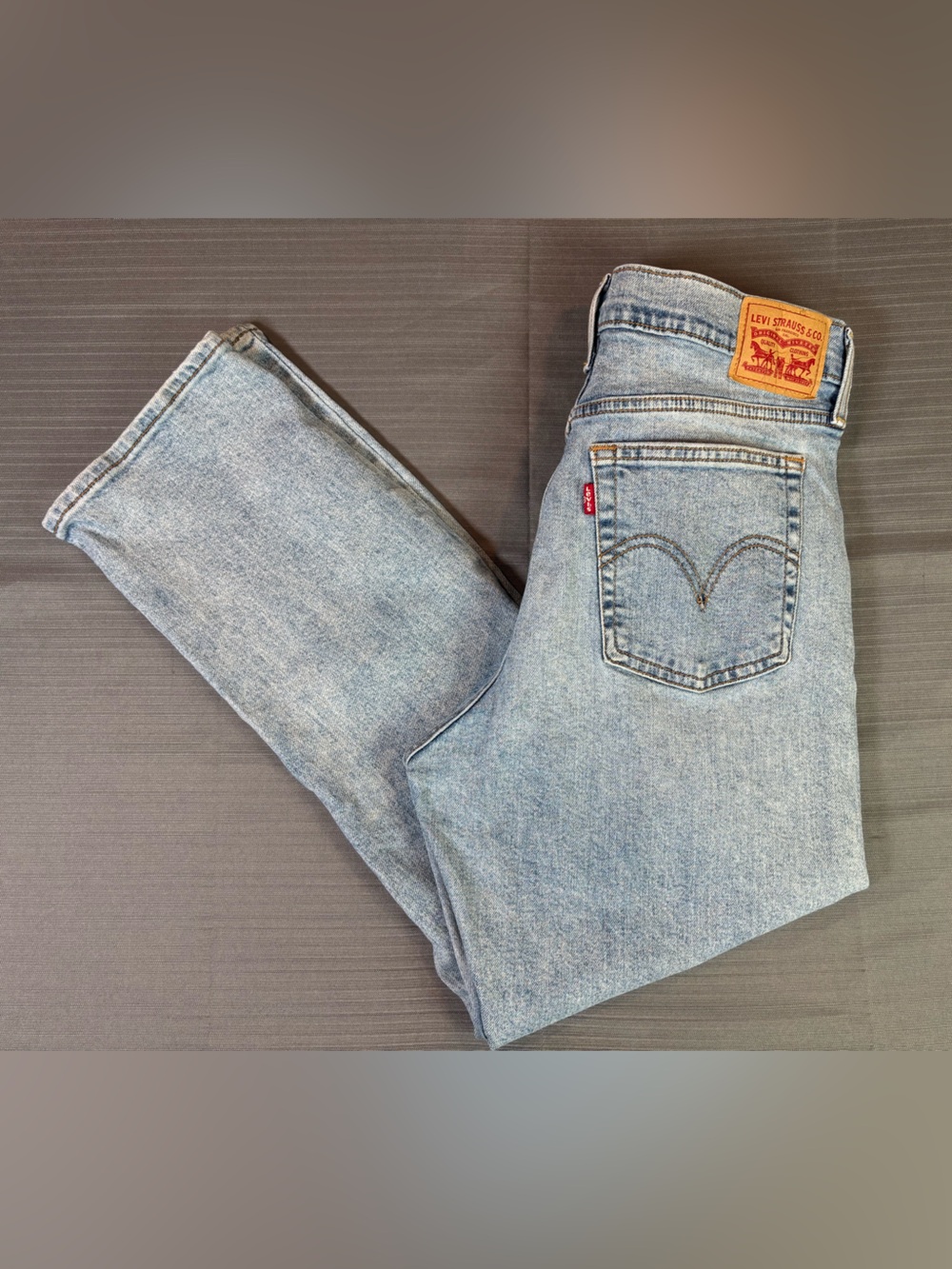 Levi’s Wedgie Straight Jeans W31 L28 Distressed Light Wash High Rise Button Fly